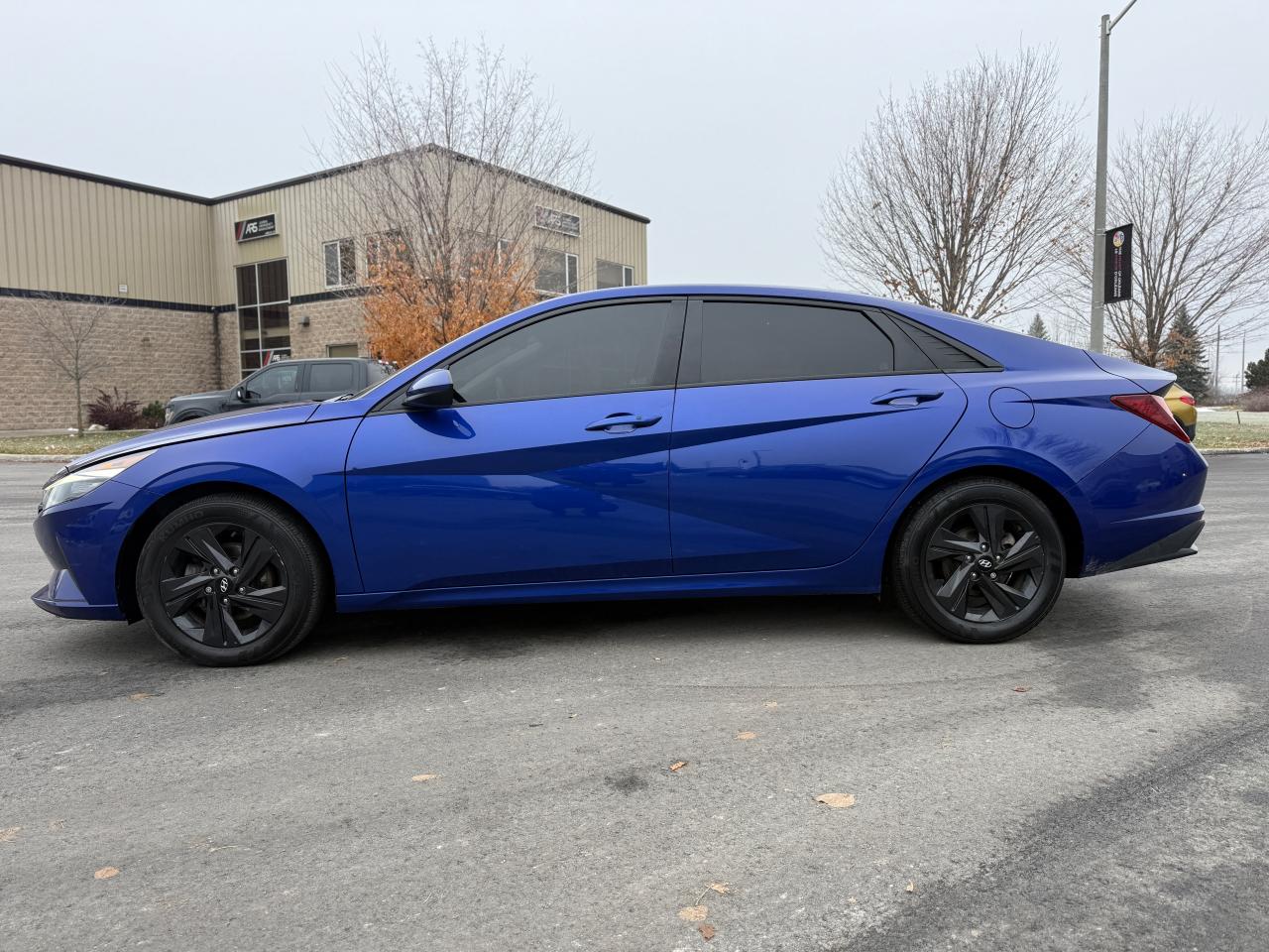 2021 Hyundai Elantra Preferred IVT w/Sun & Tech Package | SUN ROOF Photo4