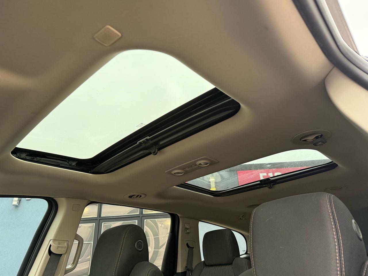 2016 Chevrolet Traverse LT | Backup Camera | Heated Seats | Sunroof Photo