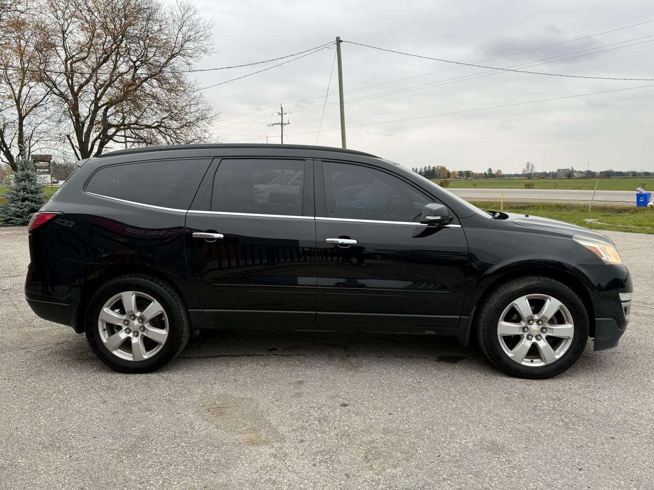2016 Chevrolet Traverse LT | Backup Camera | Heated Seats | Sunroof Photo