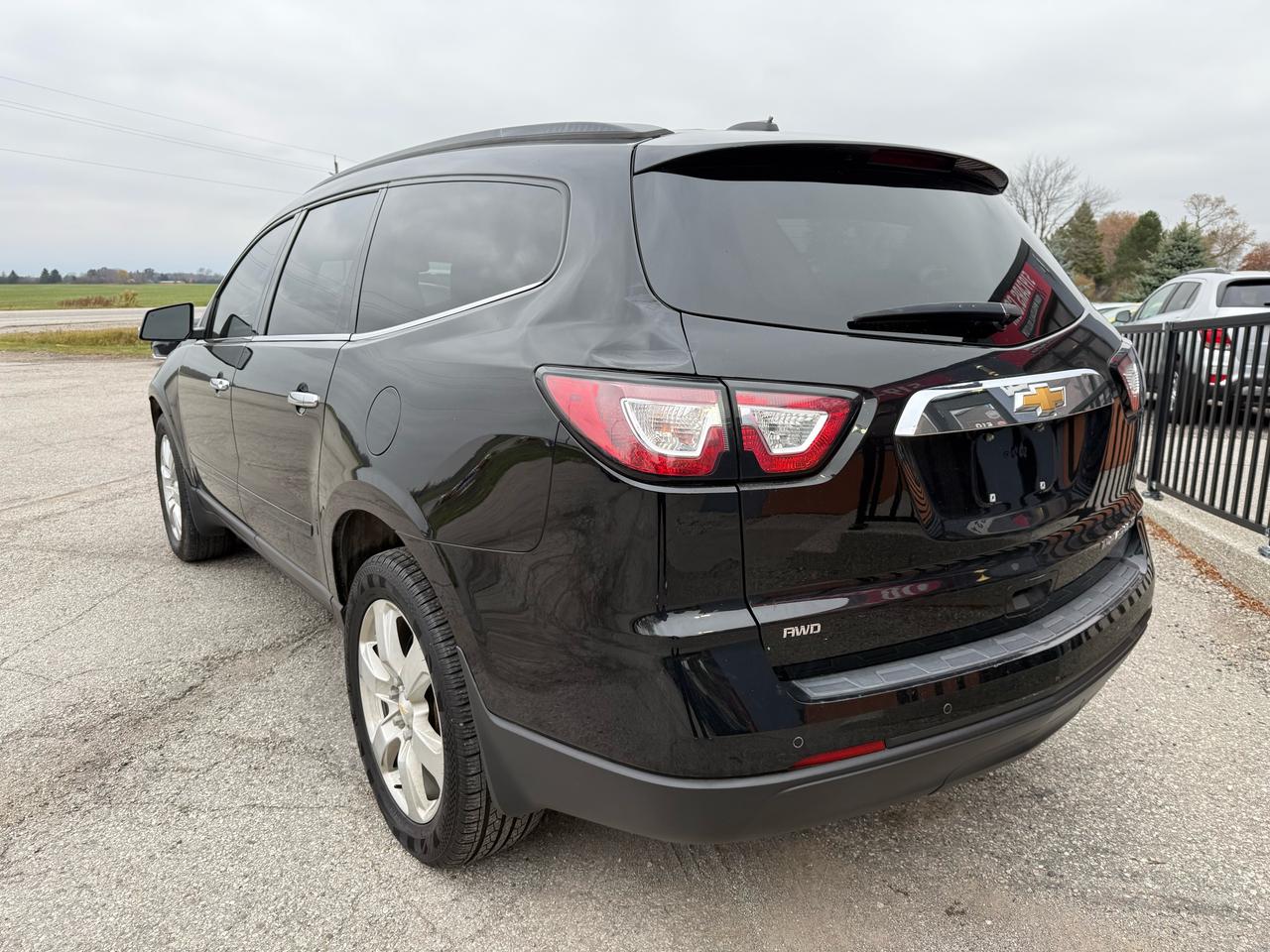 2016 Chevrolet Traverse LT | Backup Camera | Heated Seats | Sunroof Photo2