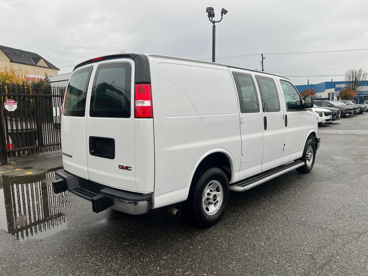 2023 GMC Savana Cargo Van RWD 2500 135" Photo8