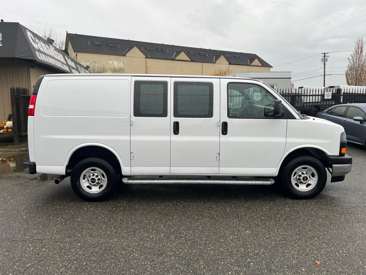 2023 GMC Savana Cargo Van RWD 2500 135" Photo9