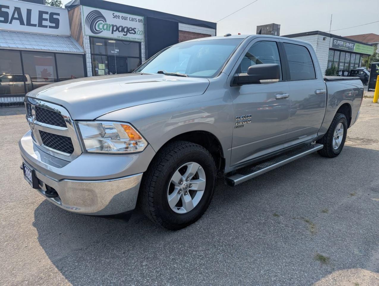 2020 RAM 1500 Classic SLT 4x4 Crew Cab WITH TONNEAU COVER!! Photo2