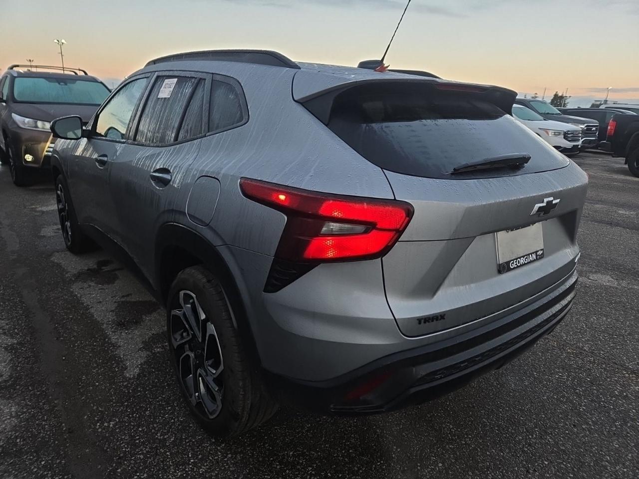 2024 Chevrolet Trax 2RS ONLY 16K! SUNROOF, LEATHER, HEATED SEATS!!! Photo3