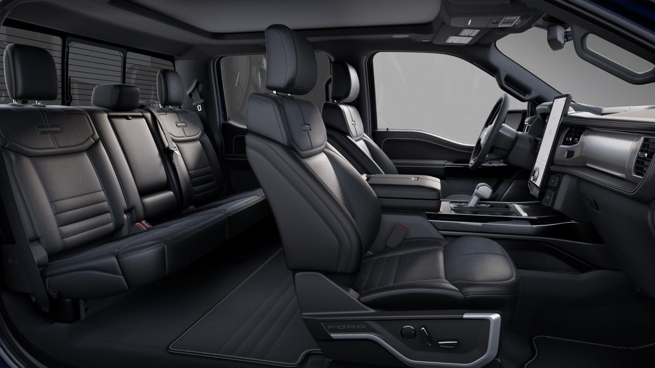 2025 Ford F-150 Lightning Platinum 4WD SuperCrew 5.5' Box Photo5