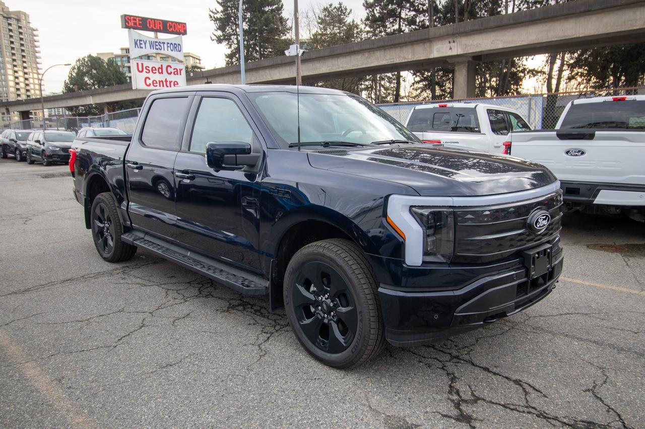 2025 Ford F-150 Lightning Platinum 4WD SuperCrew Photo4