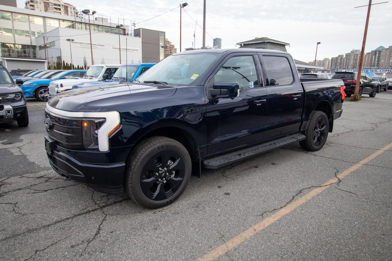 2025 Ford F-150 Lightning Platinum 4WD SuperCrew Photo2