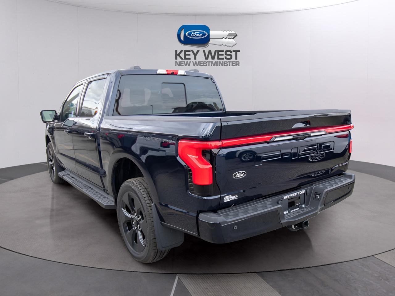 2025 Ford F-150 Lightning Platinum 4WD SuperCrew 5.5' Box Photo2