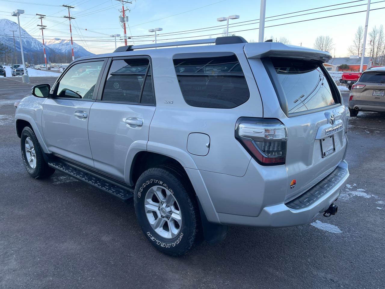 2023 Toyota 4Runner SR5 Photo4