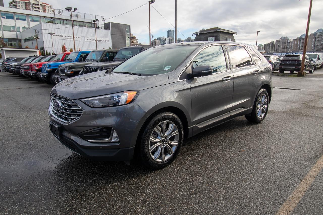 2024 Ford Edge Titanium AWD Photo2