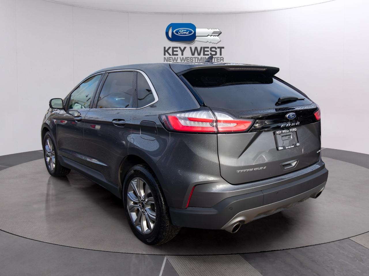 2024 Ford Edge Titanium AWD Photo2