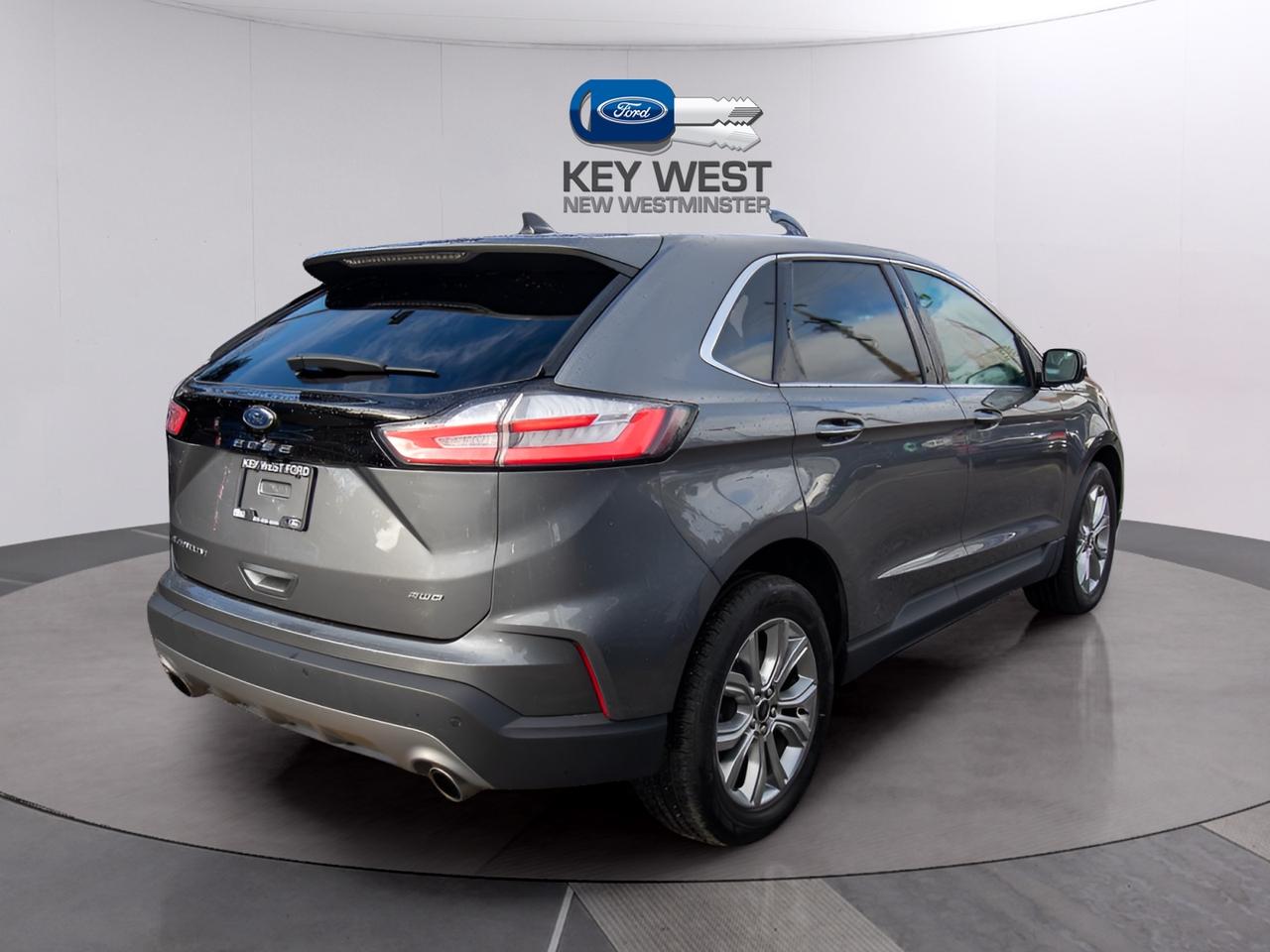 2024 Ford Edge Titanium AWD Photo4