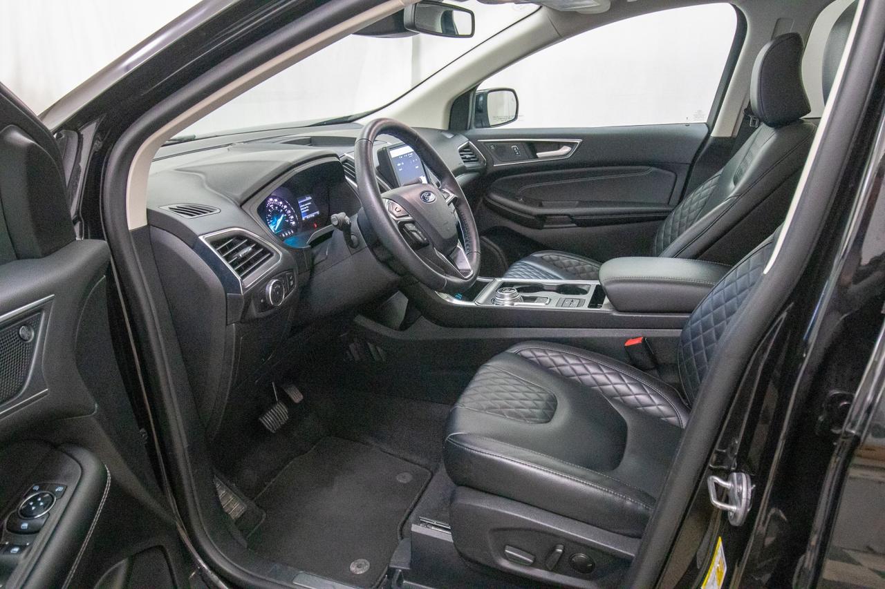 2024 Ford Edge Titanium AWD Photo5