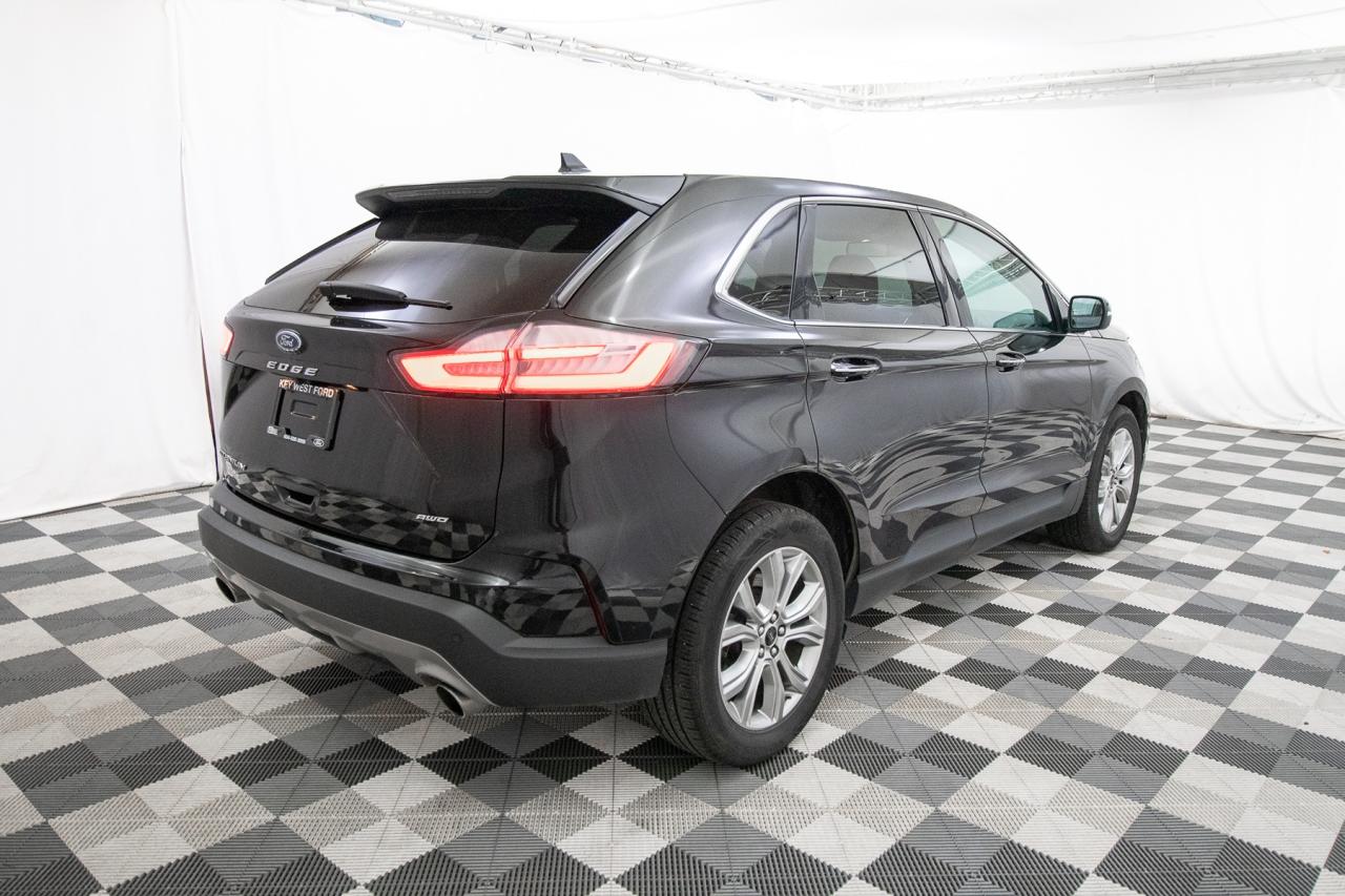 2024 Ford Edge Titanium AWD Photo5