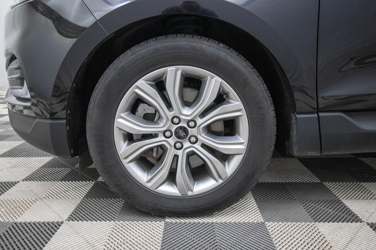 2024 Ford Edge Titanium AWD Photo5