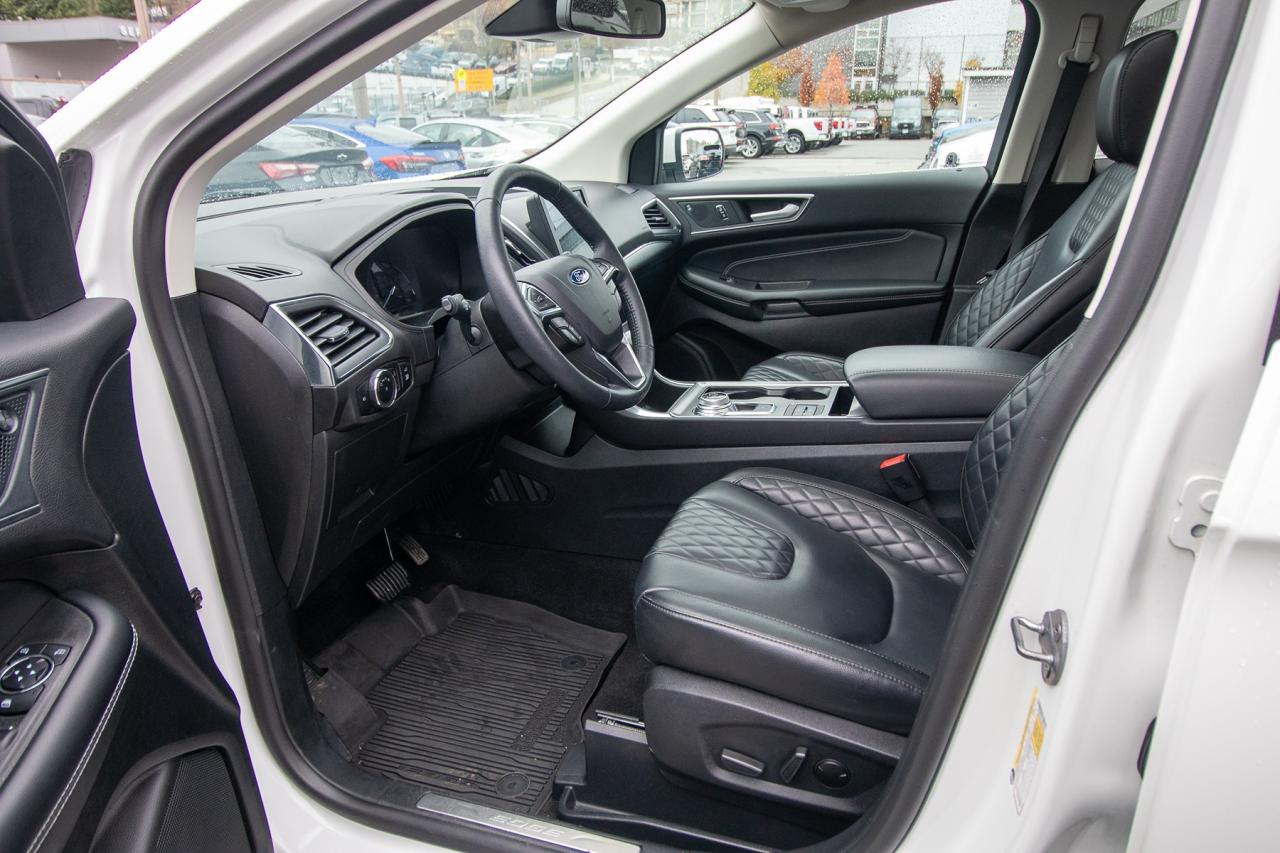 2024 Ford Edge Titanium AWD Photo5