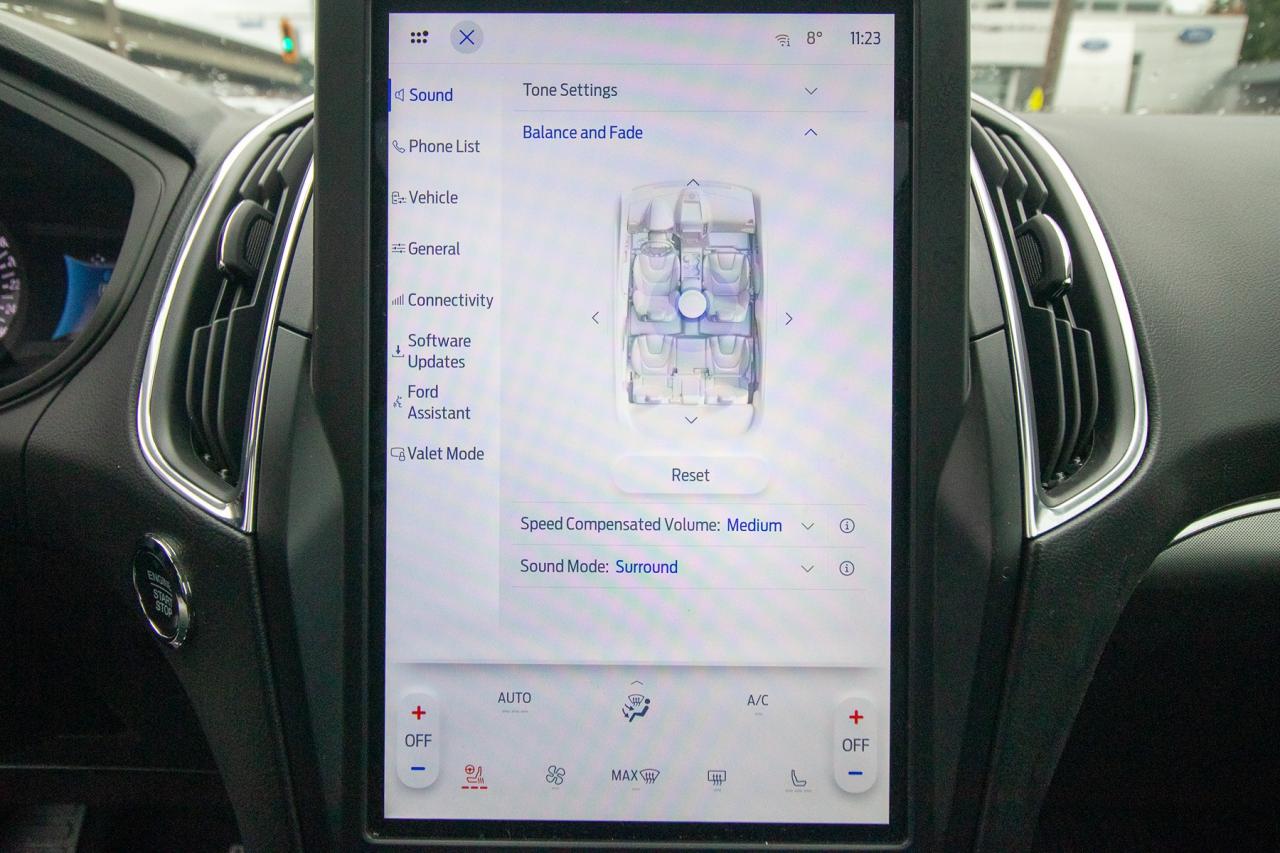 2024 Ford Edge Titanium AWD Photo5