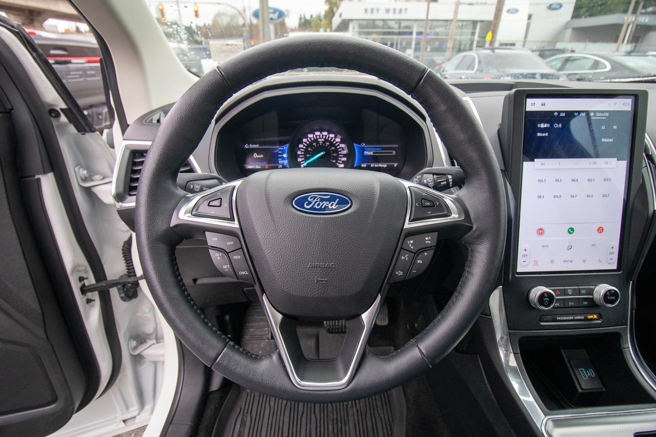 2024 Ford Edge Titanium AWD Photo5