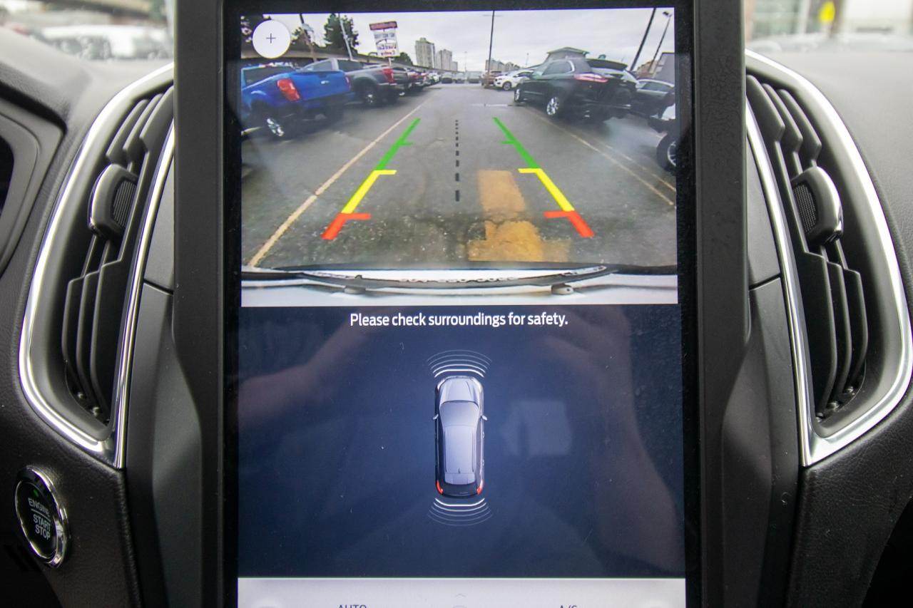 2024 Ford Edge Titanium AWD Photo5