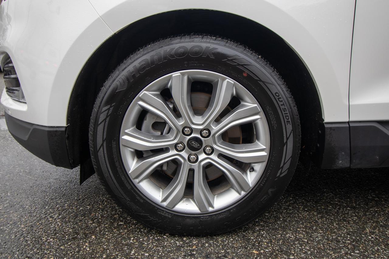 2024 Ford Edge Titanium AWD Photo5