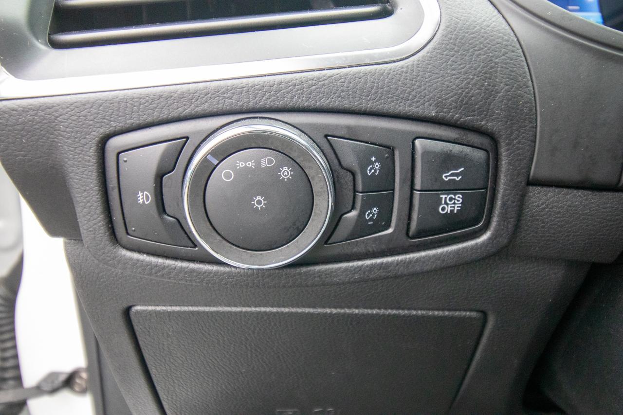 2024 Ford Edge Titanium AWD Photo5