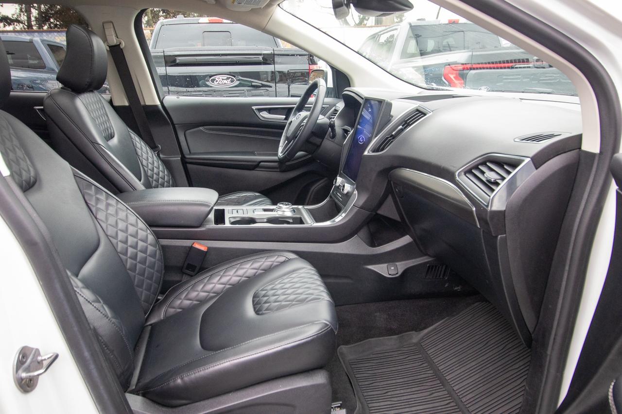 2024 Ford Edge Titanium AWD Photo5