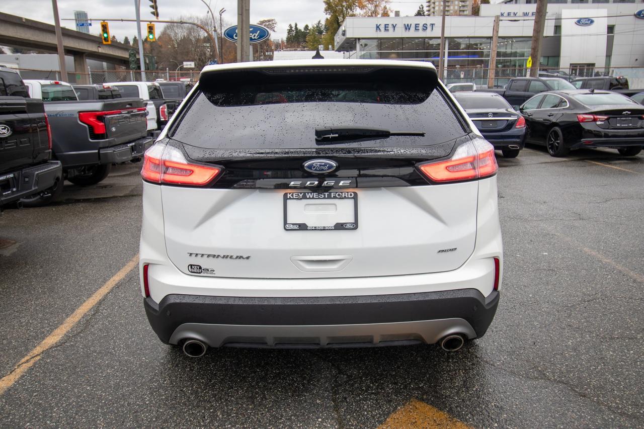 2024 Ford Edge Titanium AWD Photo5