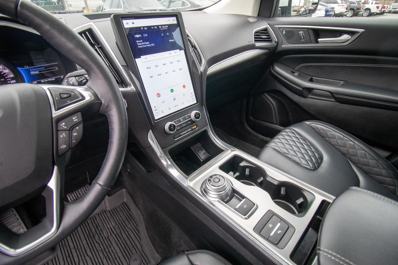 2024 Ford Edge Titanium AWD Photo5