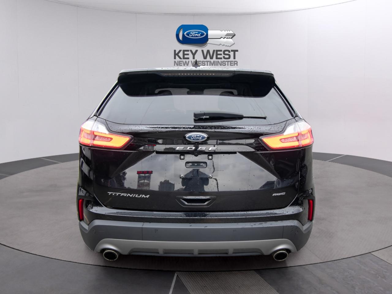 2024 Ford Edge Titanium AWD Photo3