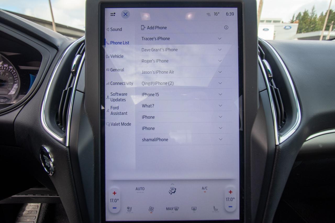 2024 Ford Edge Titanium AWD Photo5