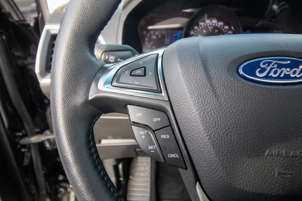 2024 Ford Edge Titanium AWD Photo5