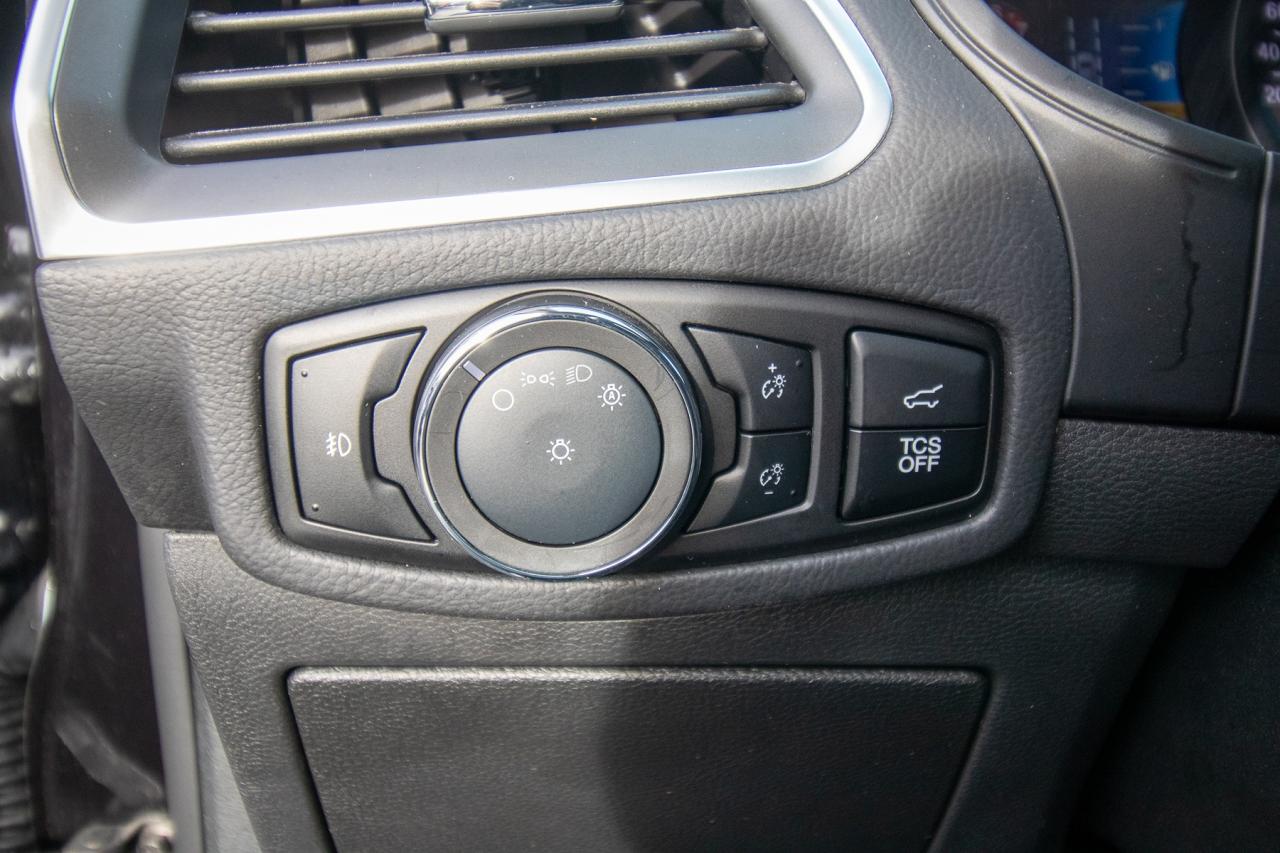 2024 Ford Edge Titanium AWD Photo5