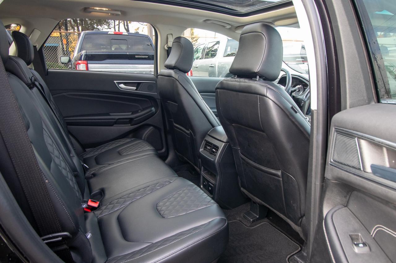 2024 Ford Edge Titanium AWD Photo5