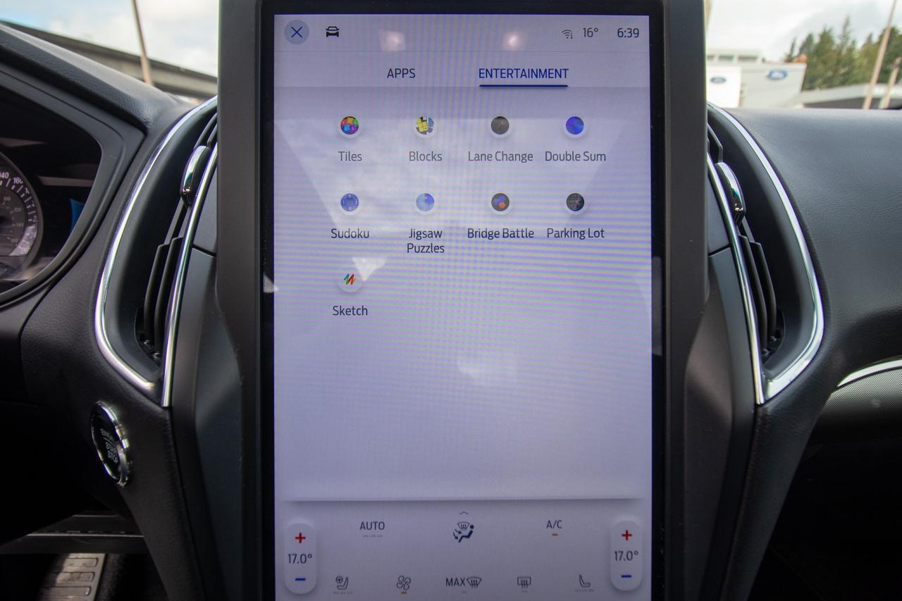 2024 Ford Edge Titanium AWD Photo5