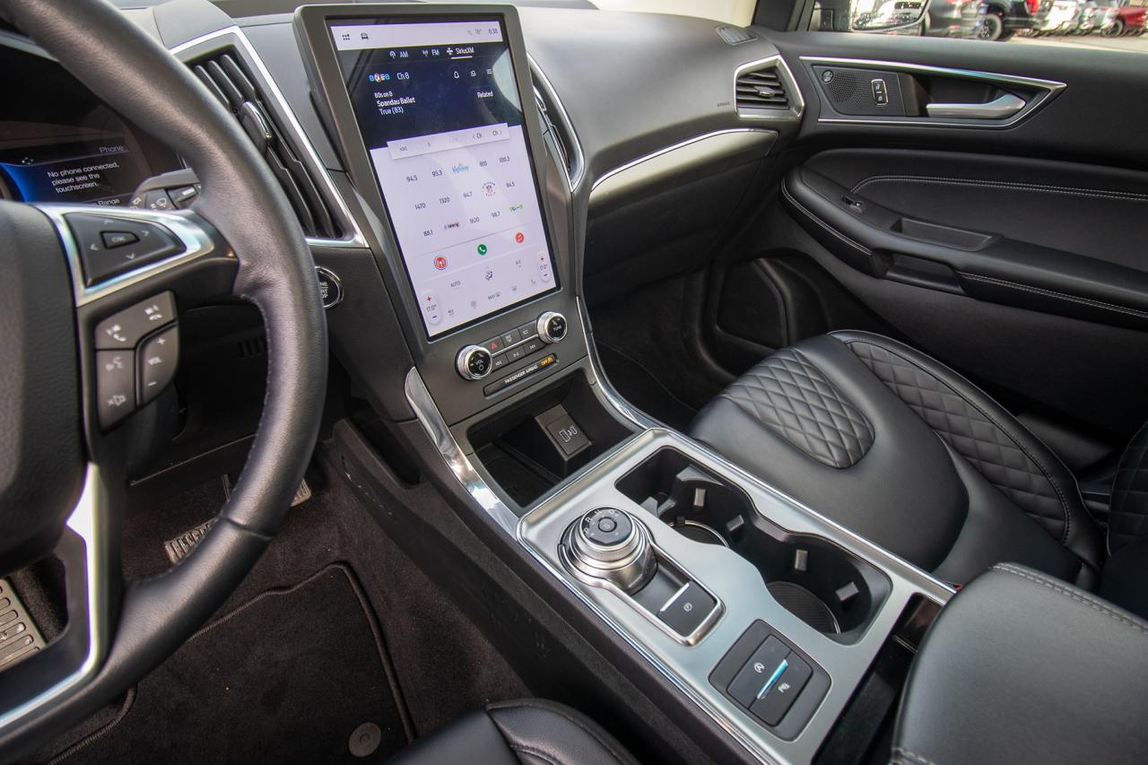 2024 Ford Edge Titanium AWD Photo5
