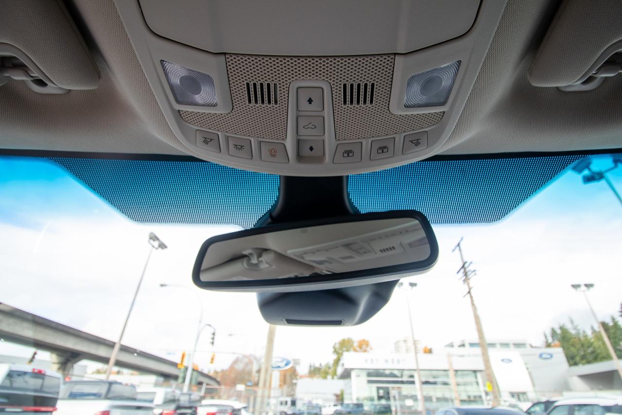 2024 Ford Edge Titanium AWD Photo5