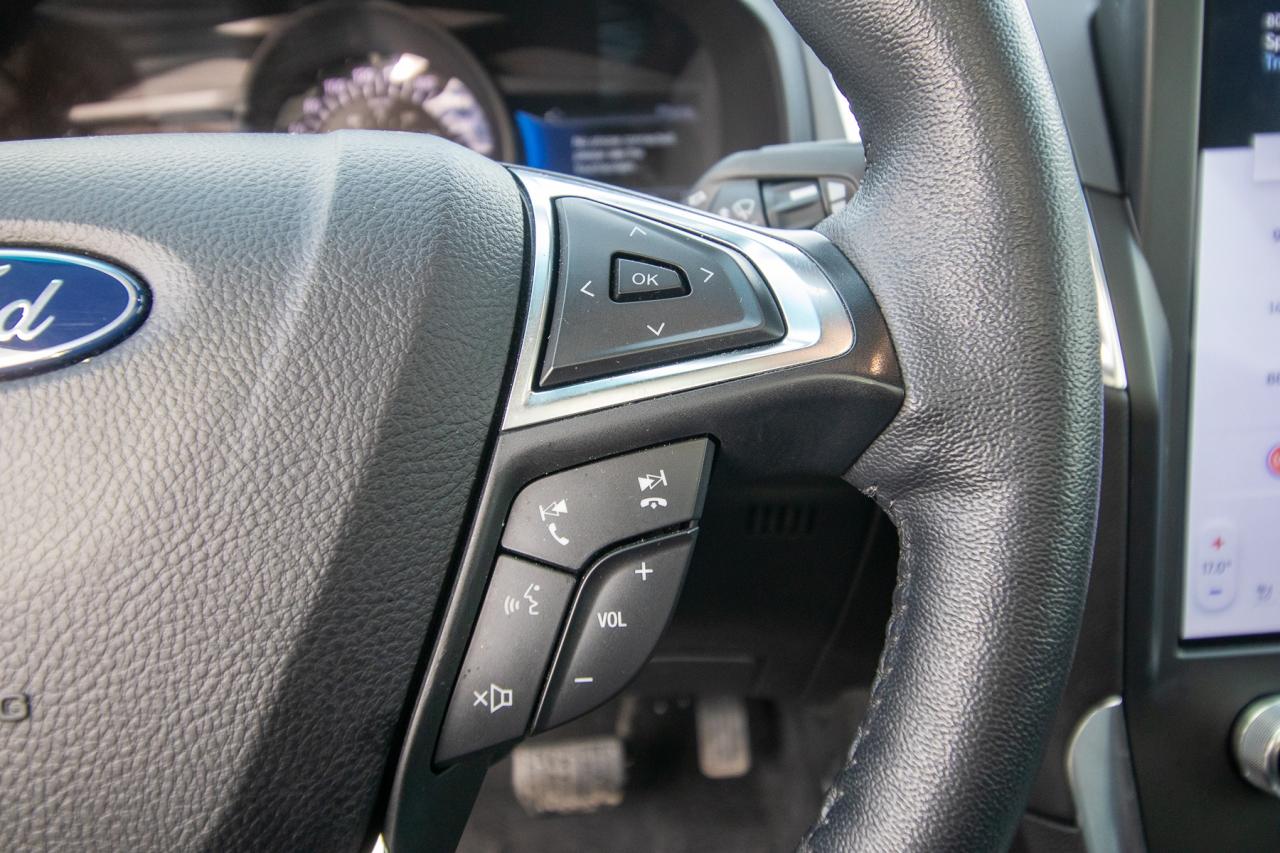 2024 Ford Edge Titanium AWD Photo5