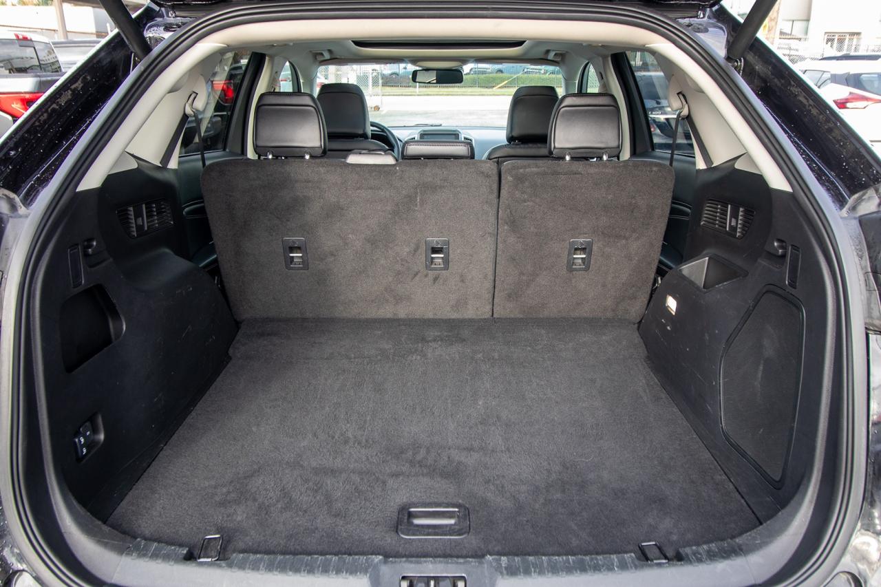 2024 Ford Edge Titanium AWD Photo5