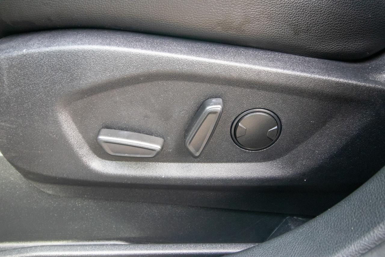 2024 Ford Edge Titanium AWD Photo5