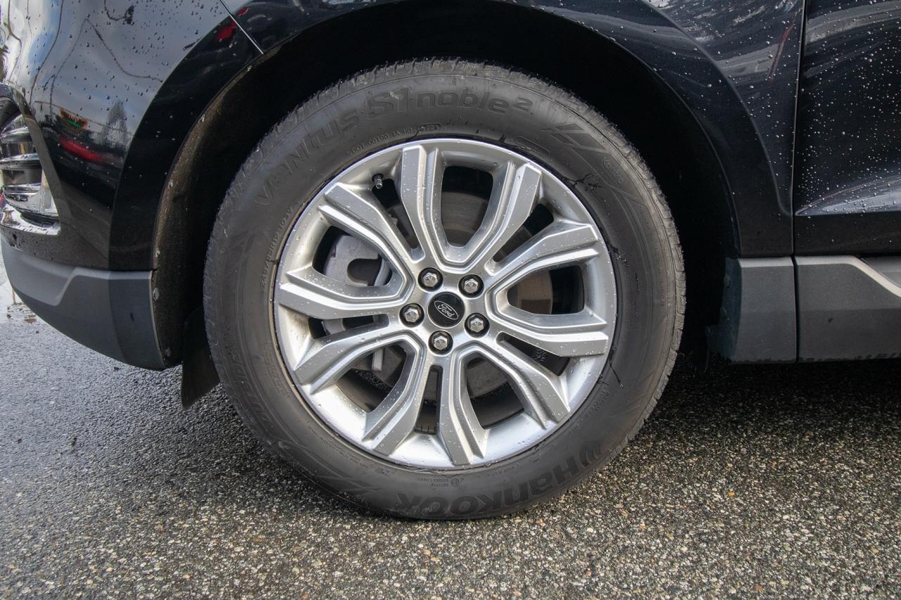 2024 Ford Edge Titanium AWD Photo5