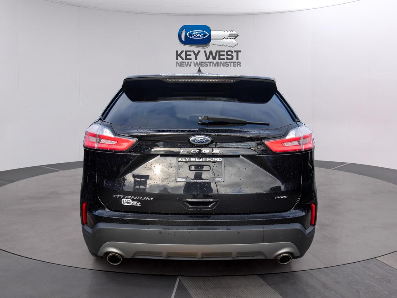 2024 Ford Edge Titanium AWD Photo2