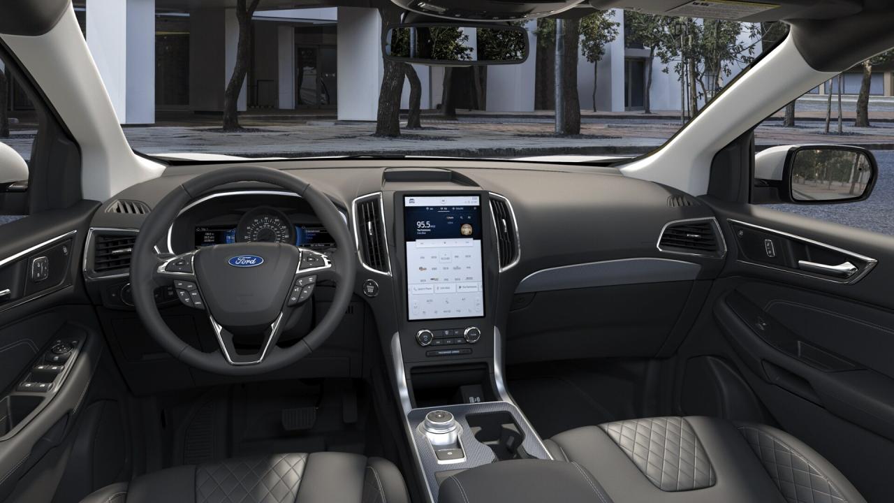 2024 Ford Edge Titanium Photo5