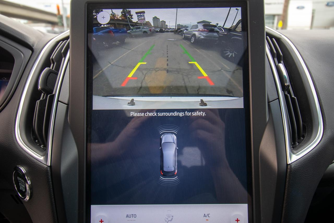 2024 Ford Edge Titanium AWD Photo5