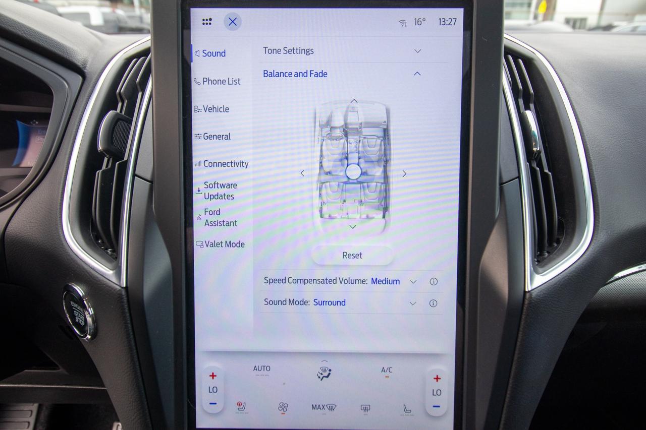 2024 Ford Edge Titanium AWD Photo5