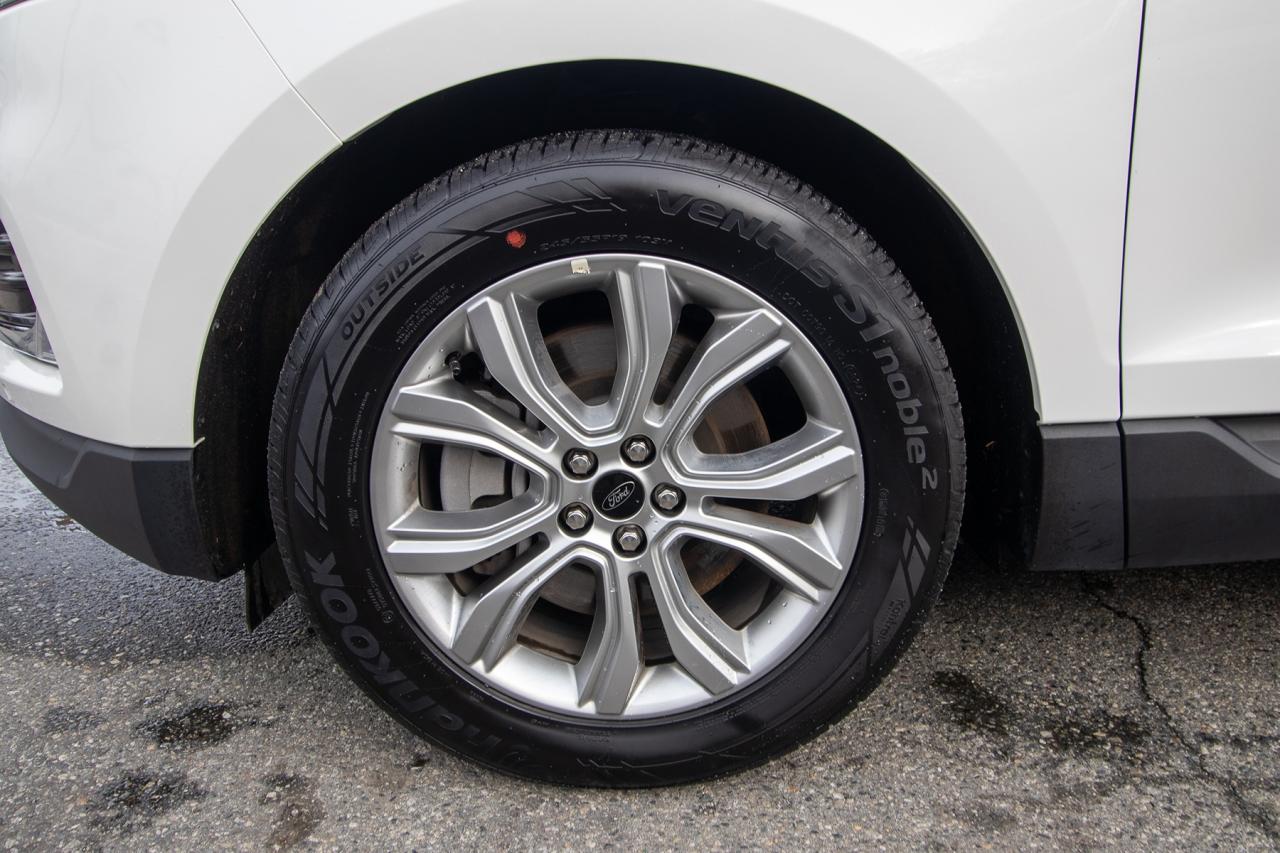 2024 Ford Edge Titanium AWD Photo5