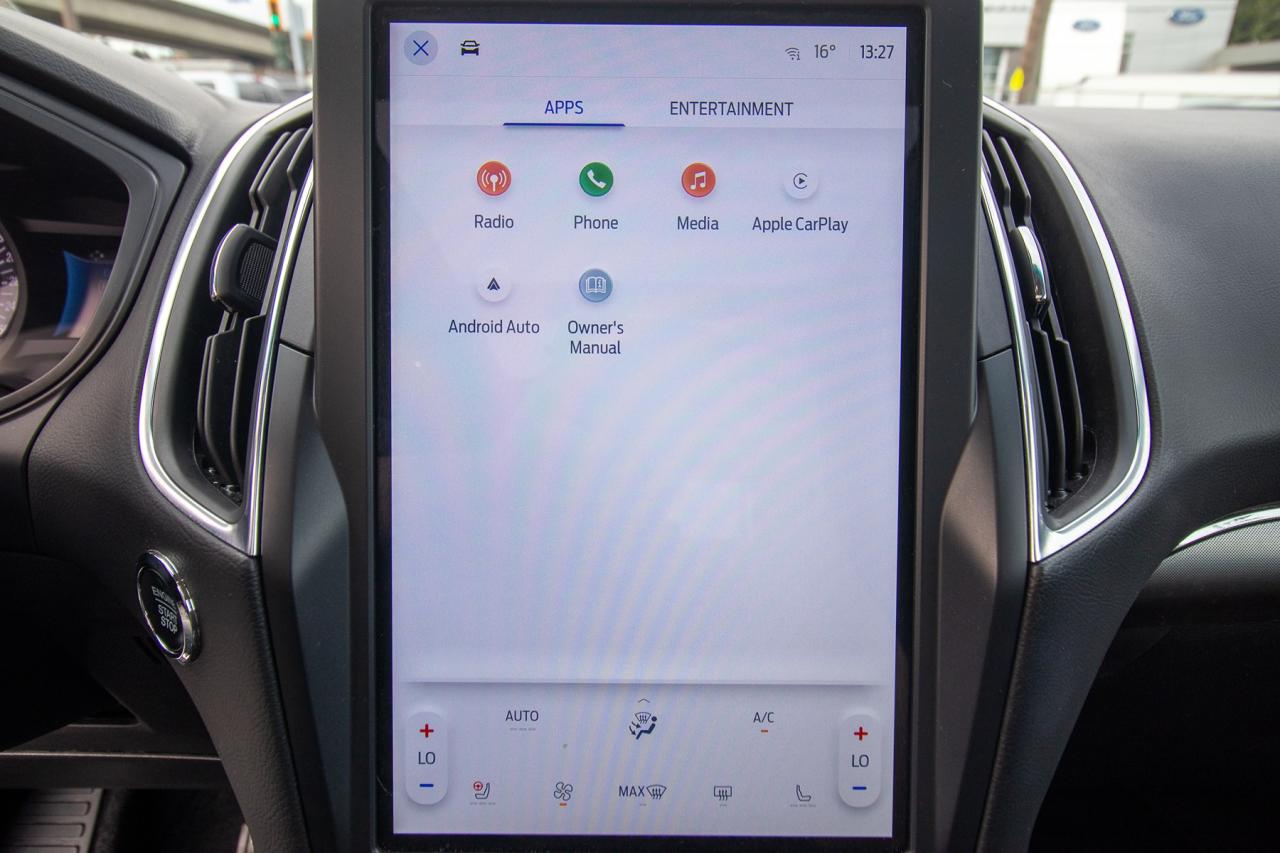 2024 Ford Edge Titanium AWD Photo5