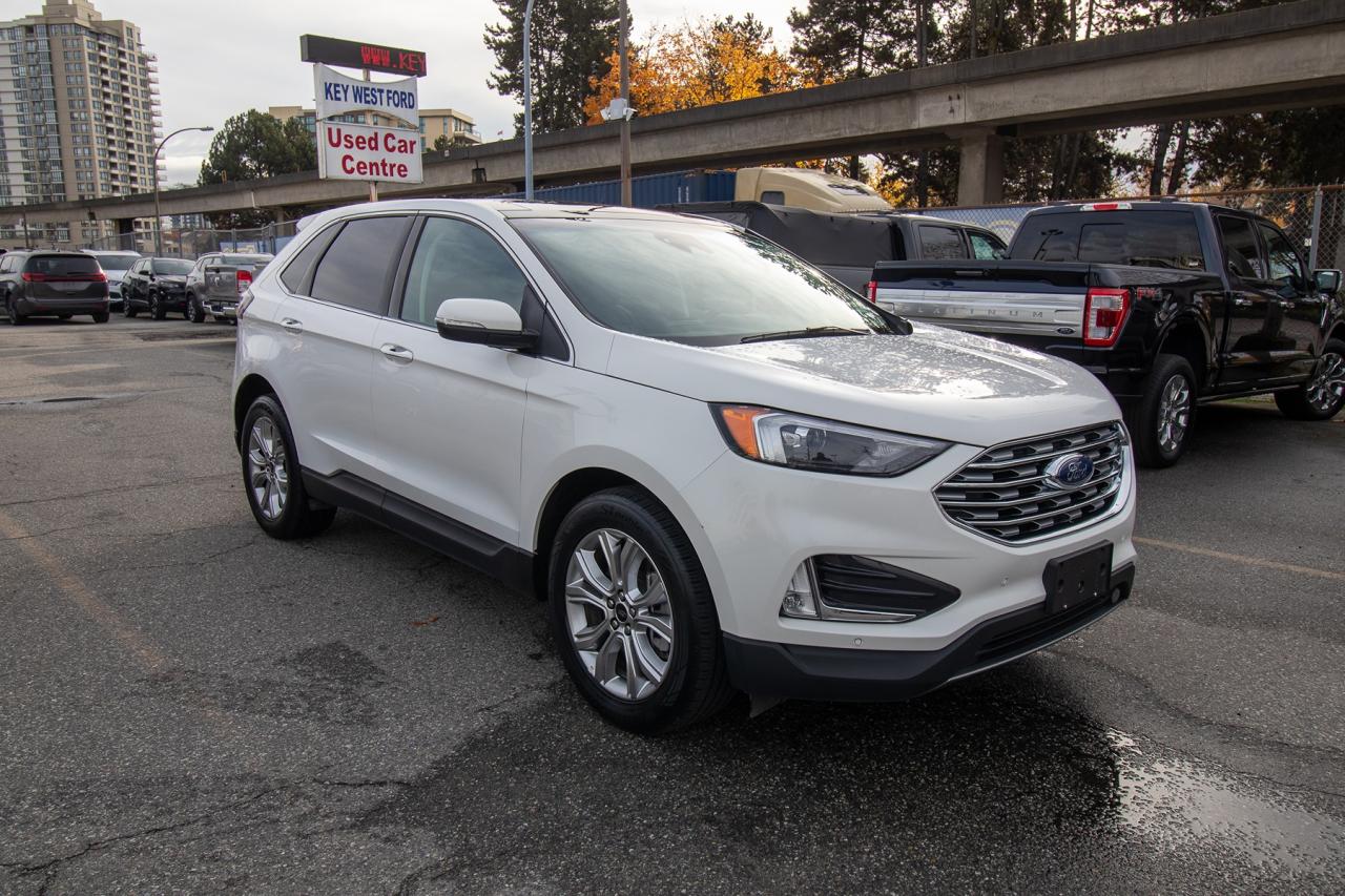 2024 Ford Edge Titanium AWD Photo4