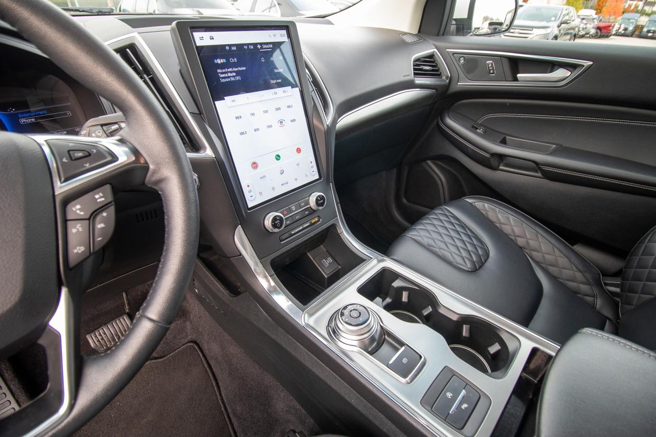 2024 Ford Edge Titanium AWD Photo5