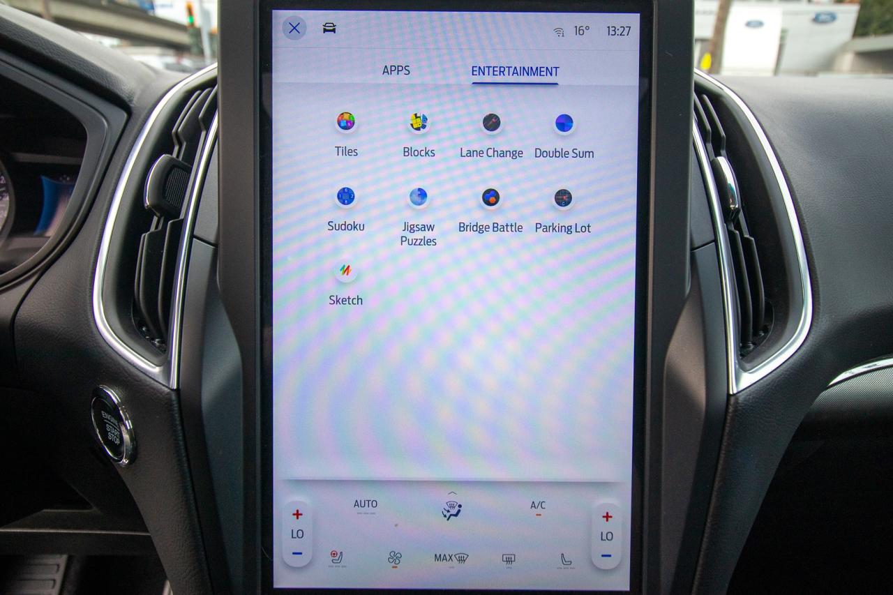 2024 Ford Edge Titanium AWD Photo5