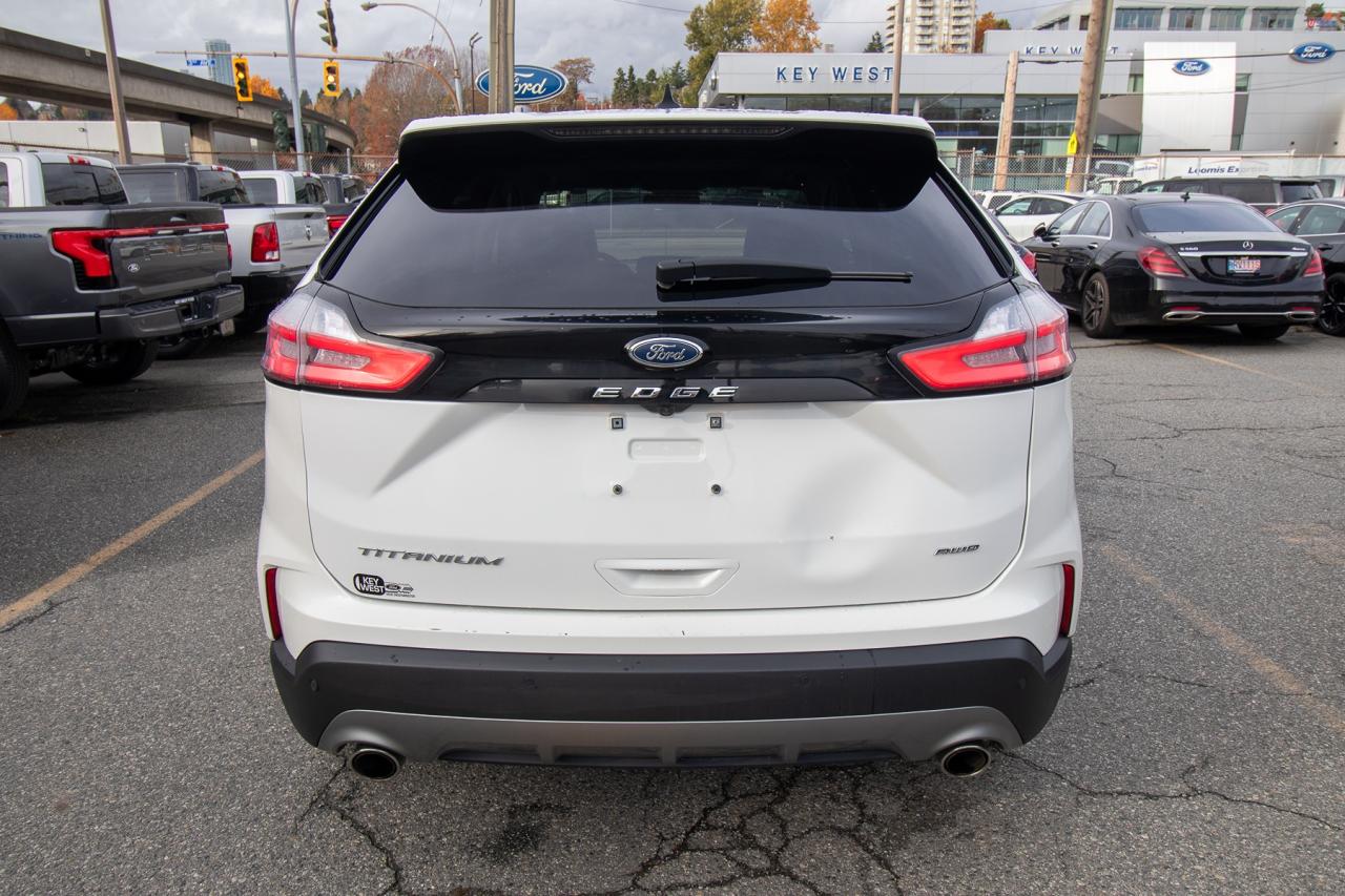 2024 Ford Edge Titanium AWD Photo5